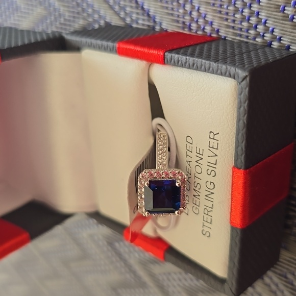 BEAUTIFUL BLUE & WHITE SAPPHIRE LAB CREATED GEMSTONE STERLING SILVER RING SIZE 7 - Picture 5 of 12